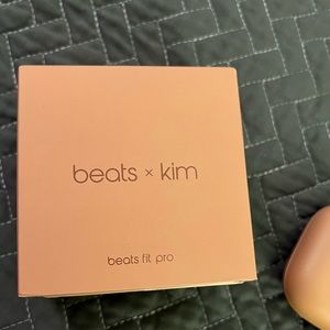 Beats Fit Pro x Kim Kardashian (Dune)